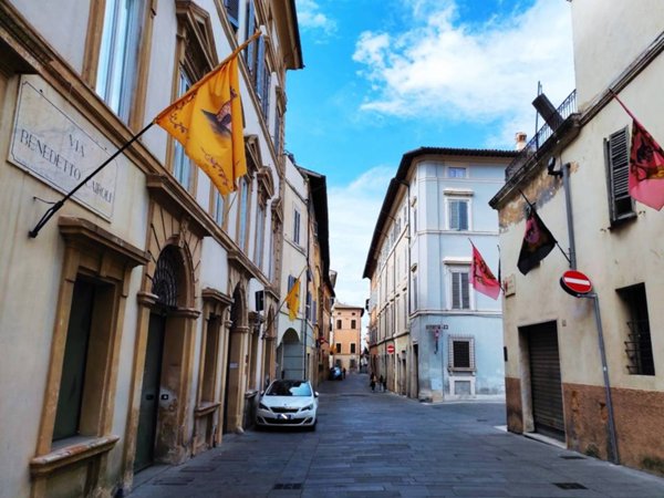 negozio in vendita a Foligno
