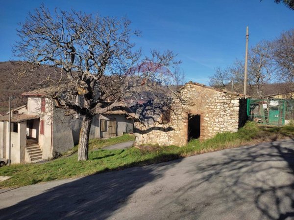 casale in vendita a Foligno in zona Sant'Eraclio