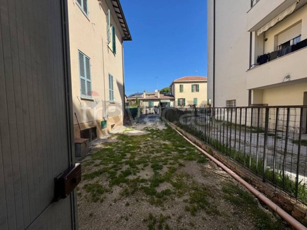 locale commerciale in vendita a Foligno