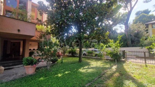 casa indipendente in vendita a Foligno in zona Camino