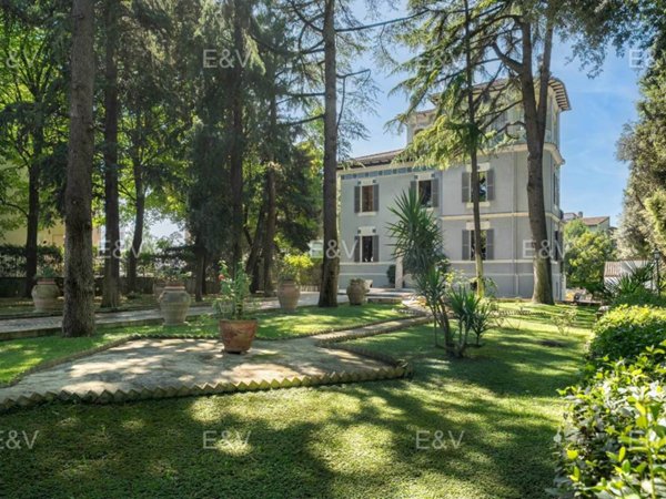 casa indipendente in vendita a Foligno
