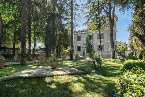 casa indipendente in vendita a Foligno