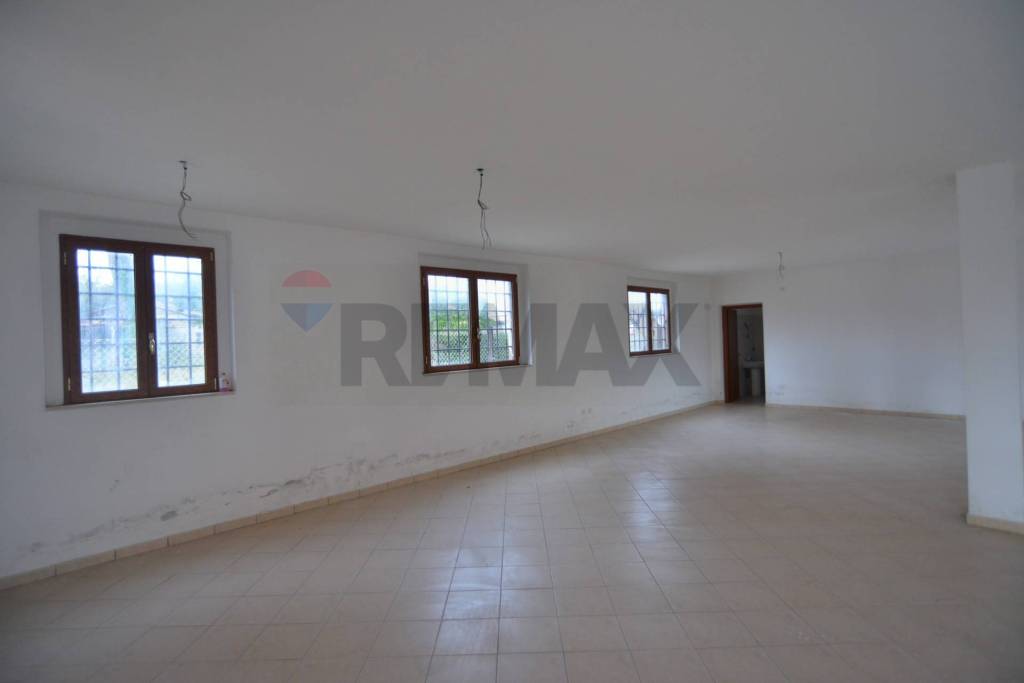 negozio in vendita a Foligno