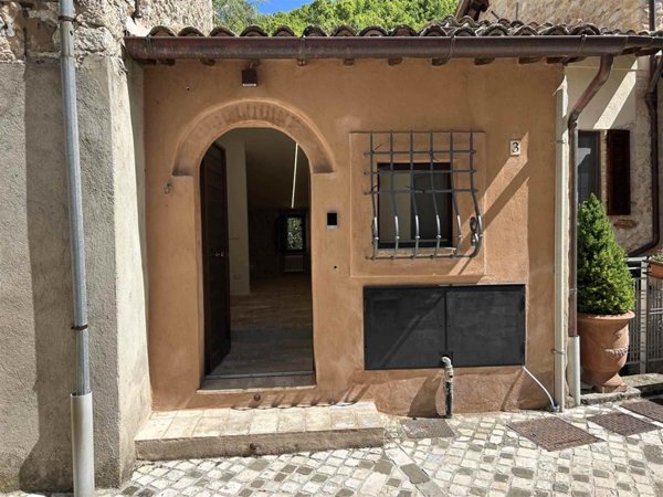 appartamento in vendita a Foligno in zona Rasiglia