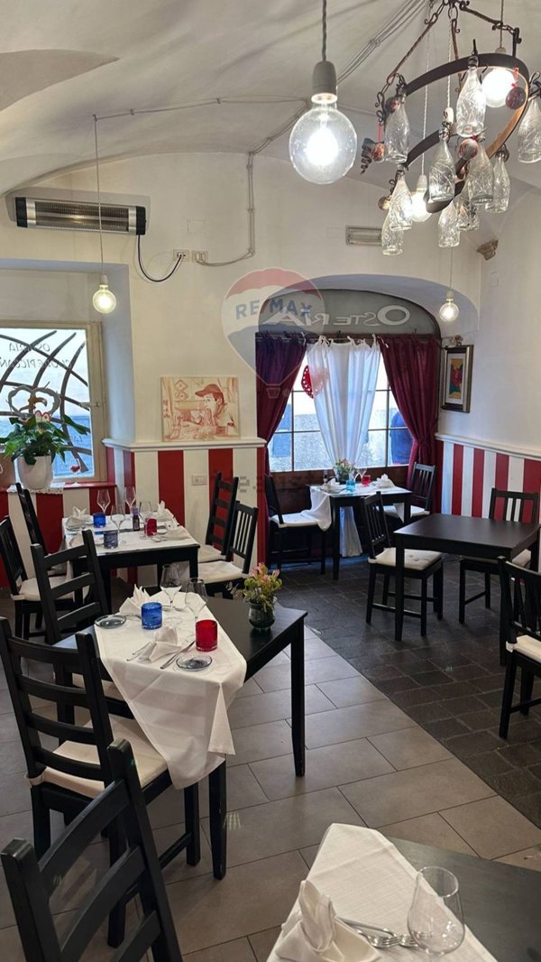 locale commerciale in vendita a Foligno