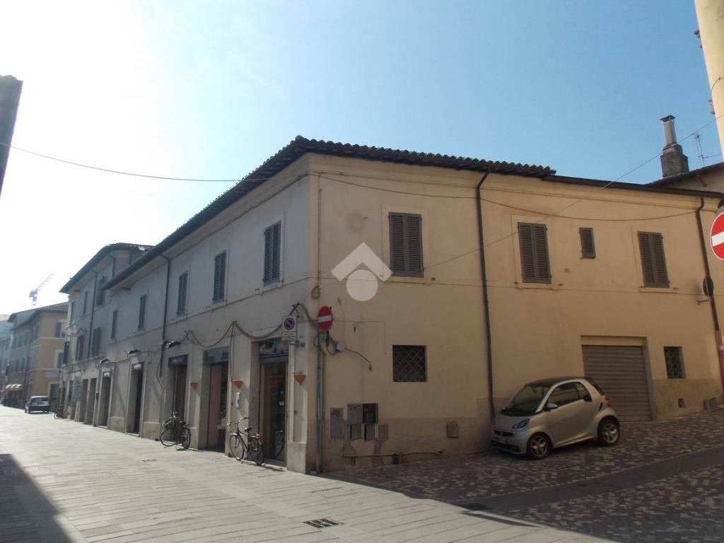 negozio in vendita a Foligno