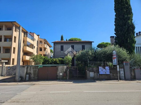 casa indipendente in vendita a Foligno