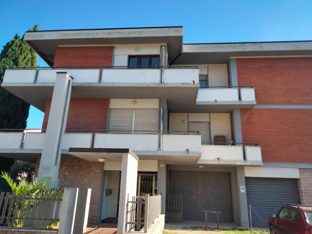 appartamento in vendita a Foligno in zona Sant'Eraclio