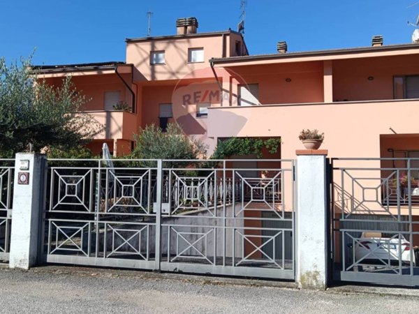 casa indipendente in vendita a Foligno in zona Sant'Eraclio