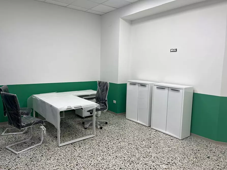 locale commerciale in vendita a Foligno