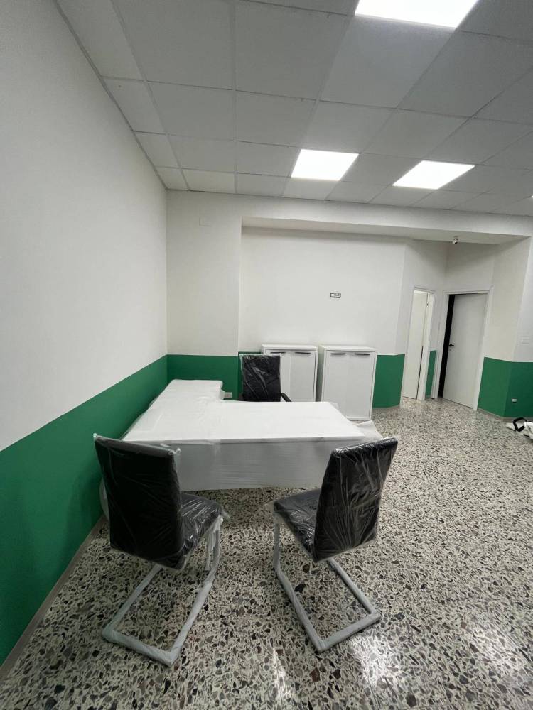 locale commerciale in vendita a Foligno