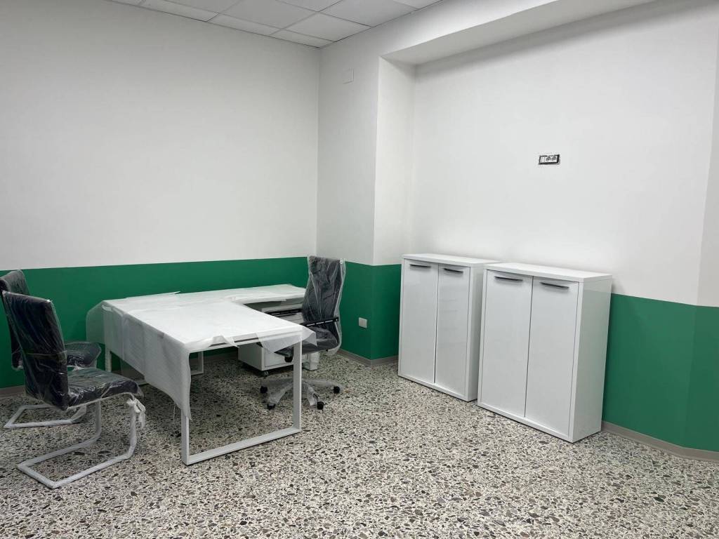 negozio in vendita a Foligno