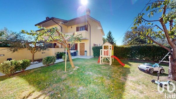 casa indipendente in vendita a Foligno in zona Camino