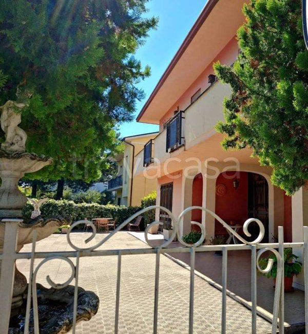 casa indipendente in vendita a Foligno in zona Sant'Eraclio