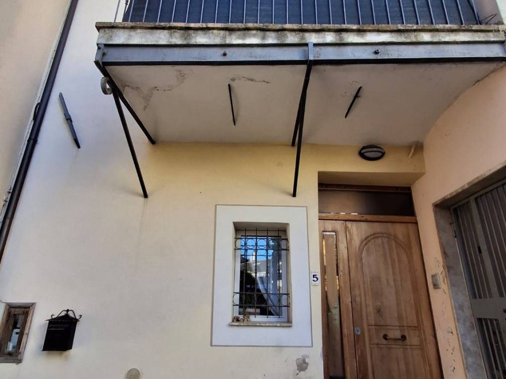 casa indipendente in vendita a Foligno in zona Sant'Eraclio