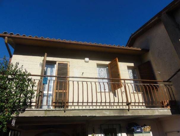 casa indipendente in vendita a Foligno in zona La Valle