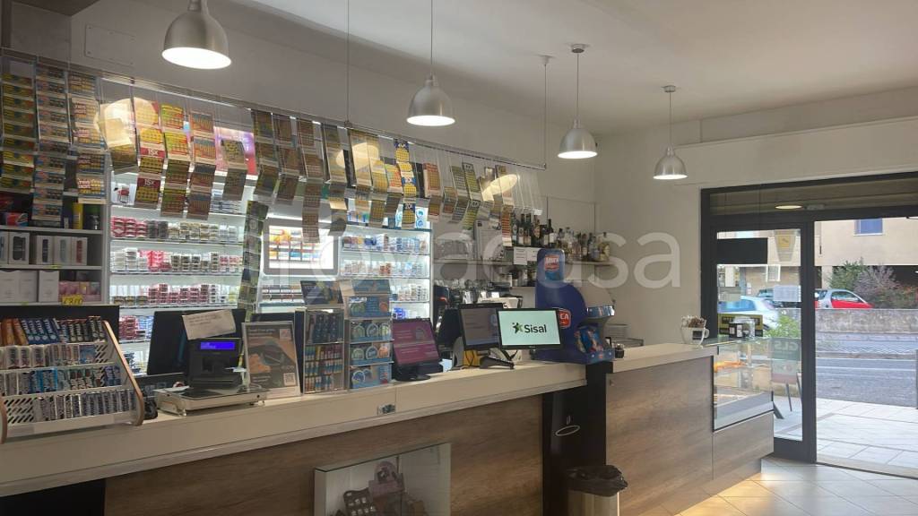 negozio in vendita a Foligno