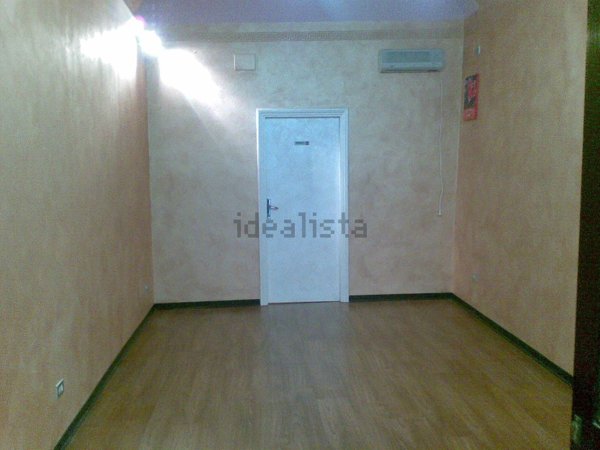 locale commerciale in vendita a Foligno