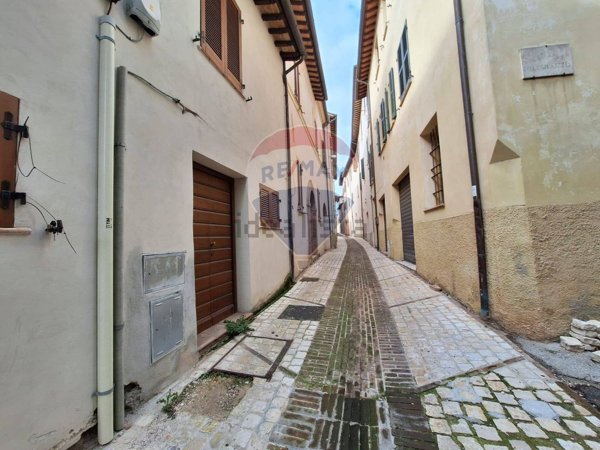 casa indipendente in vendita a Foligno in zona Belfiore