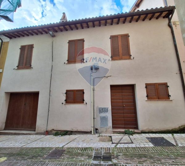 casa indipendente in vendita a Foligno in zona Belfiore