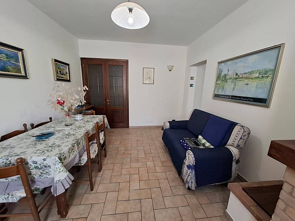 casa indipendente in vendita a Foligno in zona Scopoli