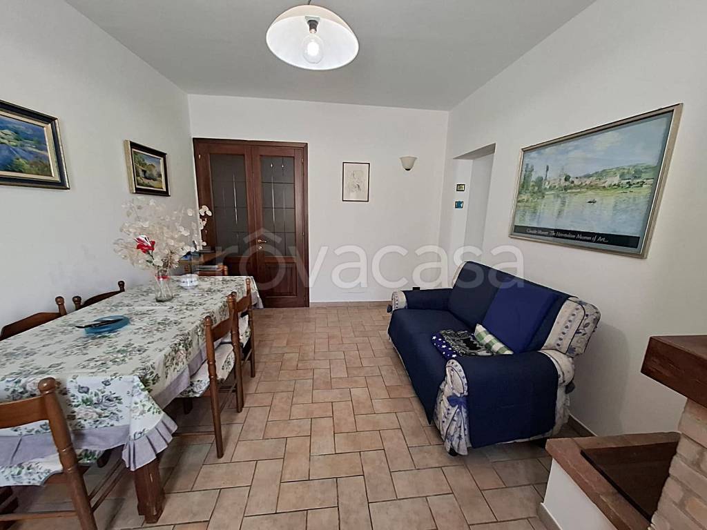 casa indipendente in vendita a Foligno in zona Scopoli