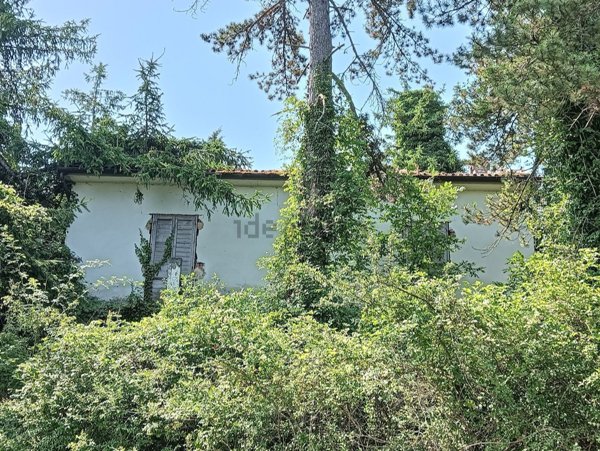 casa indipendente in vendita a Foligno in zona Popola