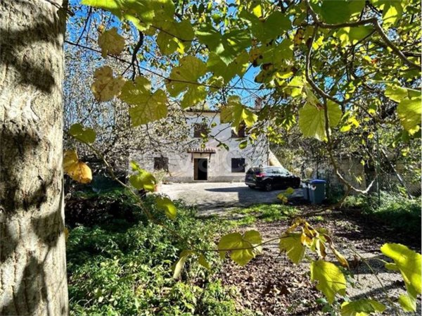 casa indipendente in vendita a Foligno in zona Scopoli