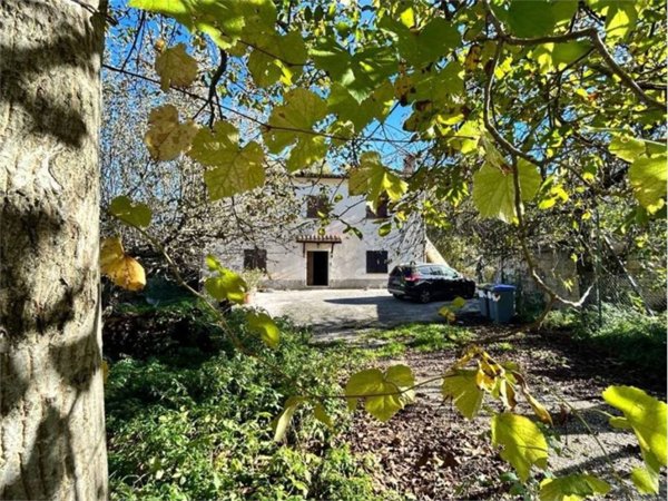 casa indipendente in vendita a Foligno in zona Camino