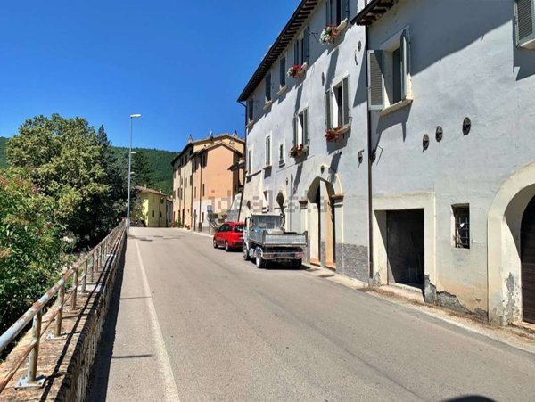 appartamento in vendita a Foligno in zona Rasiglia