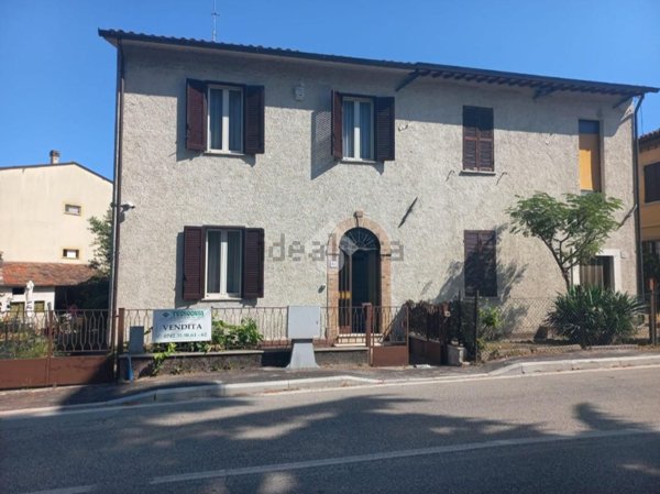 casa indipendente in vendita a Foligno in zona Camino