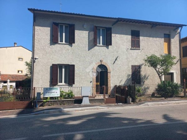 casa indipendente in vendita a Foligno in zona Camino
