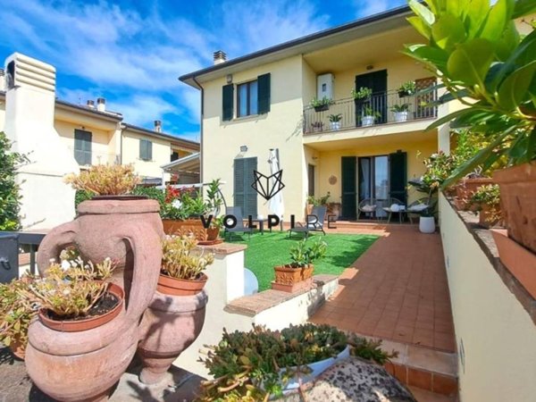 casa indipendente in vendita a Foligno in zona Scanzano