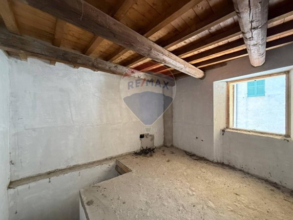 casa indipendente in vendita a Foligno in zona Altolina