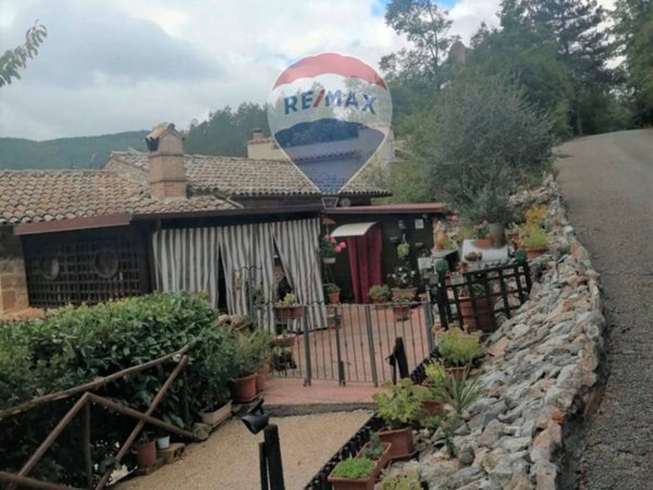 casa indipendente in vendita a Foligno in zona Rasiglia