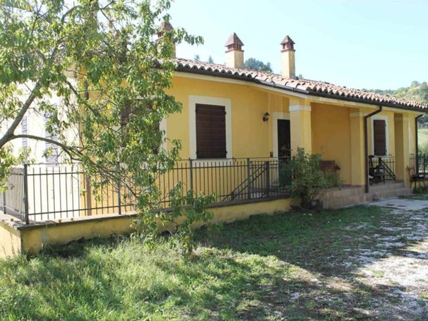 casa indipendente in vendita a Foligno in zona Annifo