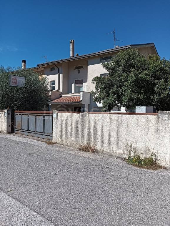 casa indipendente in vendita a Foligno