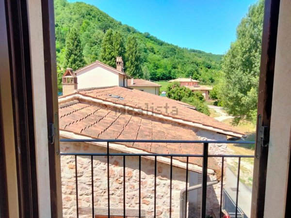 casale in vendita a Foligno in zona Capodacqua