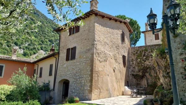 casa indipendente in vendita a Foligno in zona Pale
