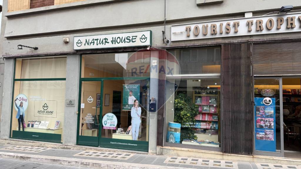 negozio in vendita a Foligno