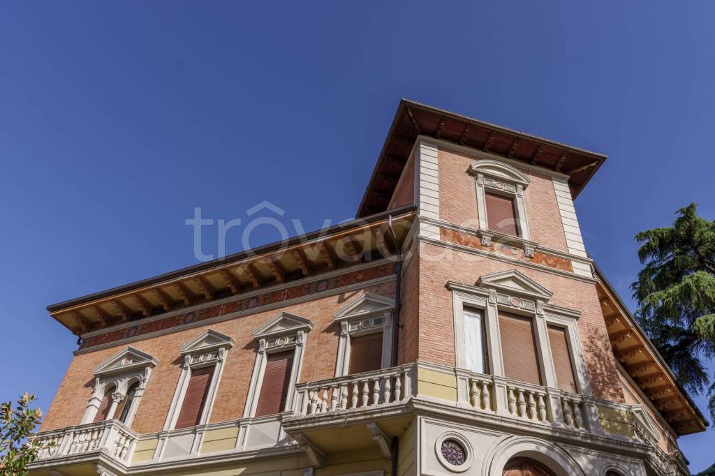 casa indipendente in vendita a Foligno in zona Fondi