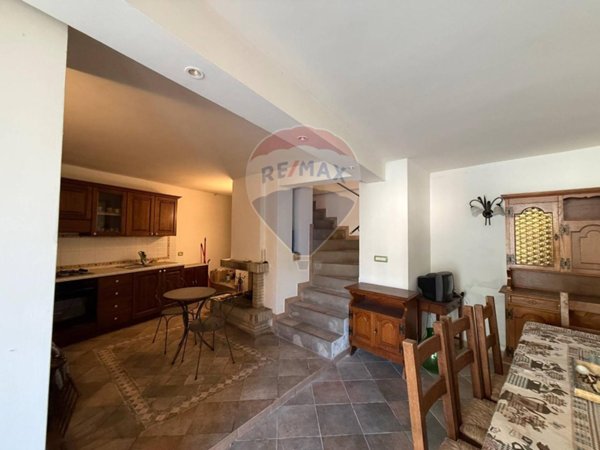 casa indipendente in vendita a Foligno in zona Camino