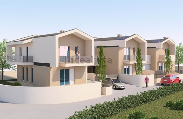 casa indipendente in vendita a Foligno