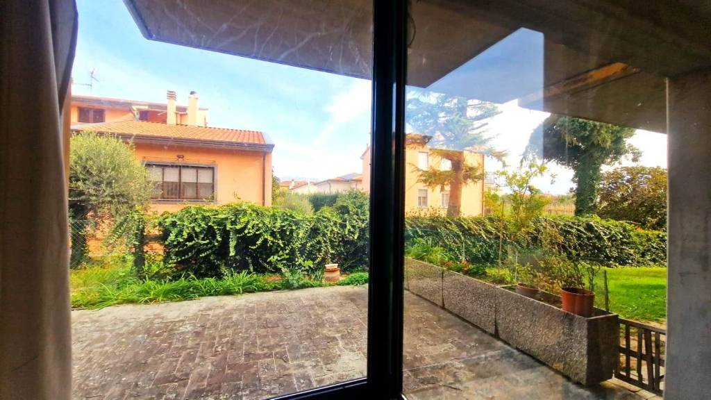 casa indipendente in vendita a Foligno in zona Camino