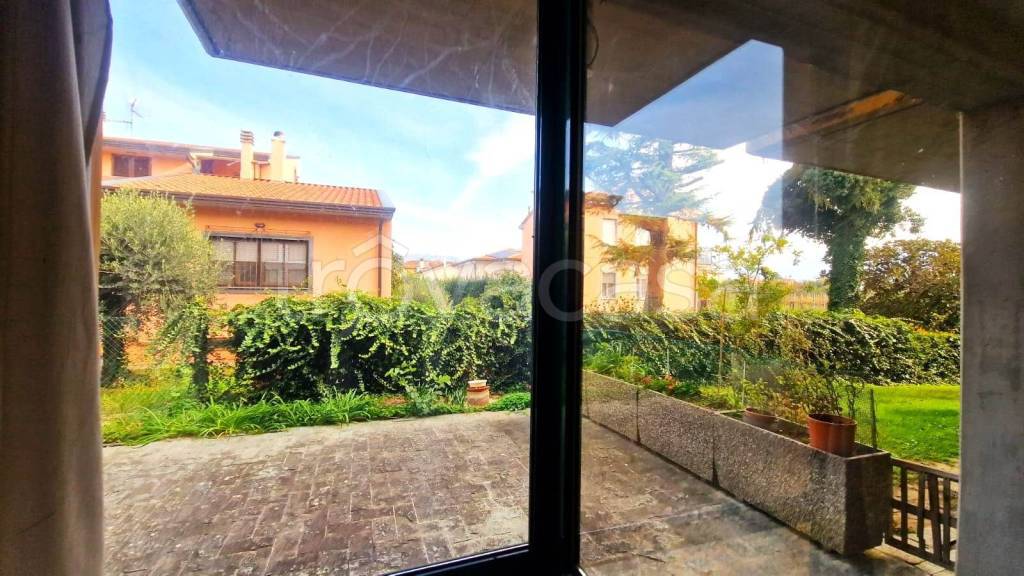 casa indipendente in vendita a Foligno in zona Camino