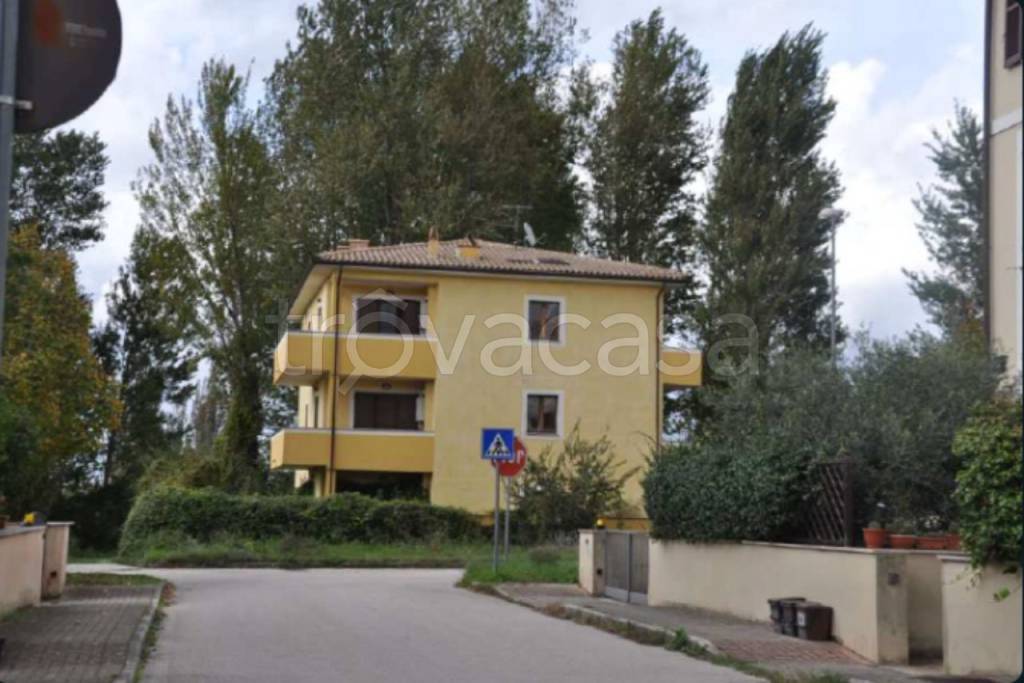appartamento in vendita a Foligno in zona Sant'Eraclio