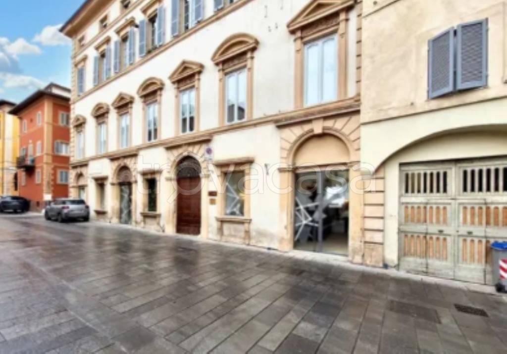 ufficio in vendita a Foligno