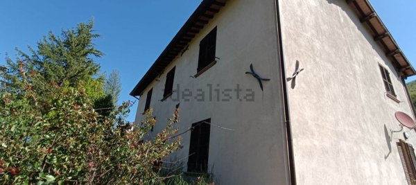 casa indipendente in vendita a Foligno in zona Colfiorito