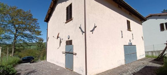 casa indipendente in vendita a Foligno in zona Colfiorito