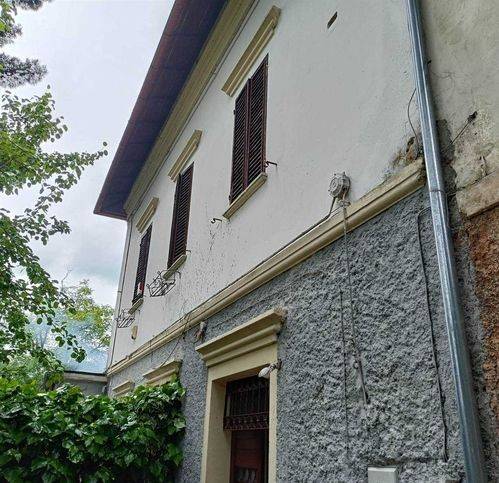 casa semindipendente in vendita a Foligno in zona Camino